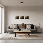 Lampa wisząca Karbon 3xE27 w kolorze czarnym i brązowym, z trzema okrągłymi kloszami, zawieszona nad stolikiem w nowoczesnym wnętrzu. Ułożona na tle szarej kanapy i jasnej podłogi, otoczona dekoracjami i roślinami.