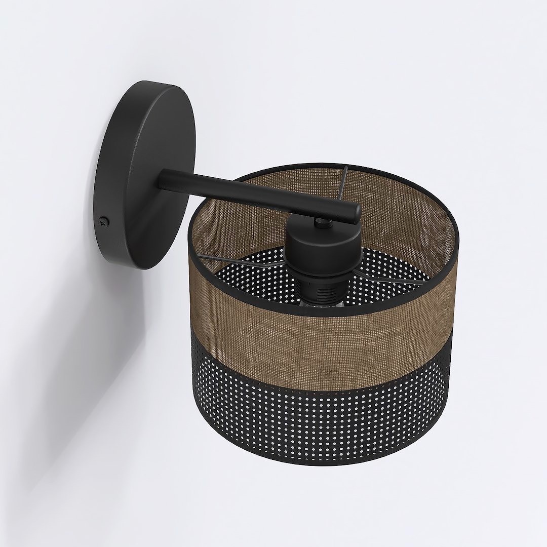 Kinkiet Karbon E27 w kolorze czarnym i brązowym, z okrągłą podstawą i metalowym ramieniem. Abażur w formie cylindrycznej siatki z perforacjami, montowany na ścianie, prezentujący nowoczesny design.