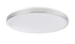 Plafon LED Kern D39 o średnicy 24W i barwie światła 4000K, w chromowanej oprawie. Okrągły kształt, gładka, biała powierzchnia klosza. Ujęcie z boku, produkt zamontowany na suficie.