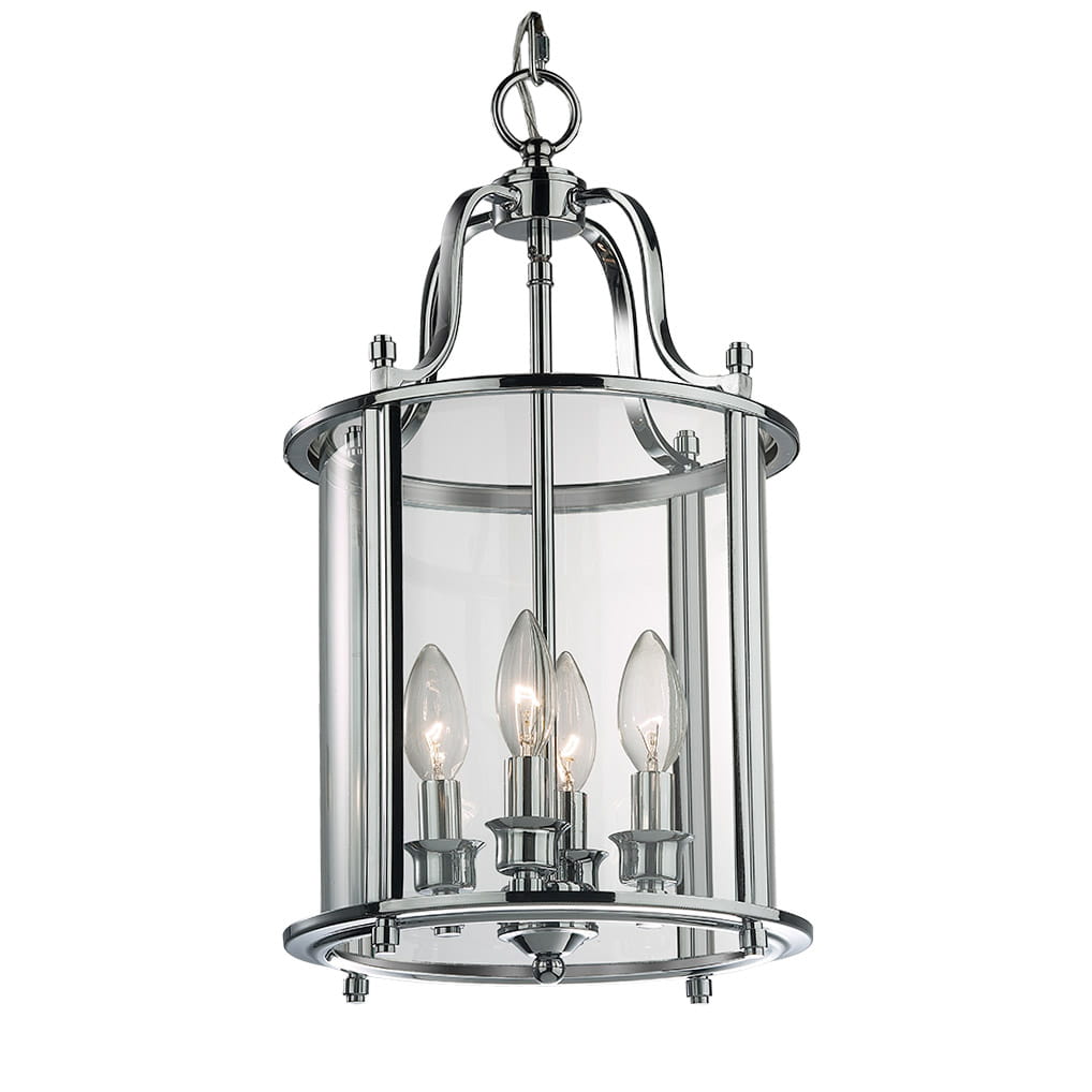 Lampa wisząca New York, 4-punktowa, z chromowanego metalu, o cylindrycznym kształcie, z przezroczystym szkłem. Widoczne cztery żarówki w kształcie łzy. Ujęcie z przodu, z dekoracyjnym zawieszeniem na górze.