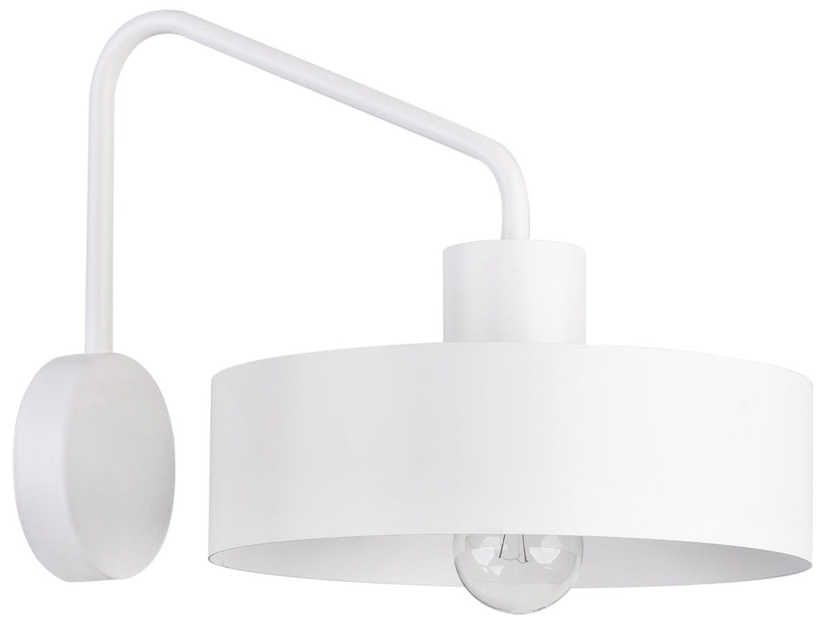 Biały kinkiet 1-punktowy Jumbo z okrągłą, płaską oprawą i przezroczystą żarówką, zamontowany na ścianie. Kinkiet ma prosty, minimalistyczny design z metalowym ramieniem i okrągłą podstawką.