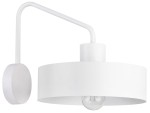 Biały kinkiet 1-punktowy Jumbo z okrągłą, płaską oprawą i przezroczystą żarówką, zamontowany na ścianie. Kinkiet ma prosty, minimalistyczny design z metalowym ramieniem i okrągłą podstawką.