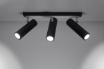 Trzypunktowa lampa sufitowa Direzione w kolorze czarnym, z cylindrycznymi reflektorami, zamontowana na prostokątnej podstawie. Reflektory są skierowane w różne strony, co umożliwia kierunkowe oświetlenie. Tło jasne, minimalistyczne.