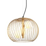 Lampa wisząca Clarisa 3-punktowa w kolorze złotym, o okrągłej, ażurowej konstrukcji z metalowych prętów. Wewnątrz trzy białe kuliste źródła światła. Zawieszona na czarnym kablu, widok z przodu.
