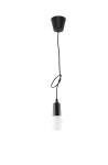 Czarna lampa wisząca Diego 1-punktowa, z metalowym mocowaniem i białą żarówką, zawieszona na długim kablu. Ujęcie frontalne, na jednolitym tle. Prosty design, idealna do nowoczesnych wnętrz.