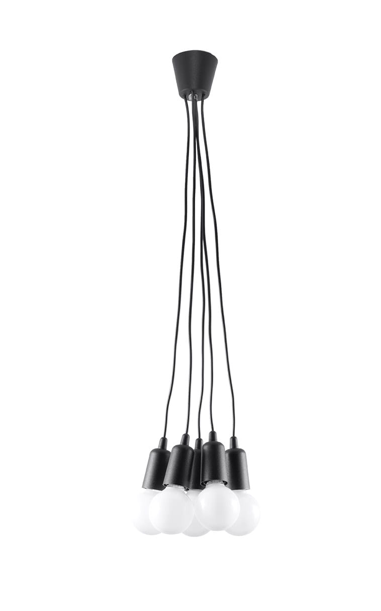 Lampa wisząca Diego 5-punktowa w kolorze czarnym. Posiada pięć białych żarówek umieszczonych w czarnych oprawach, zawieszonych na długich, czarnych przewodach. Produkt prezentowany jest w pozycji wiszącej, na jasnym tle.