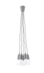 Lampa wisząca Diego 5-punktowa w kolorze szarym, z pięcioma białymi żarówkami. Kable w szarym kolorze zwisają z okrągłej podstawy. Produkt zawieszony w pionie, prezentujący nowoczesny design.