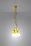 Lampa wisząca Diego 5-punktowa w kolorze żółtym, z pięcioma oprawami na żarówki, zawieszona na długich kablach. Kąt ujęcia frontalny, na szarym tle, podkreślającym intensywność koloru. Wysoka funkcjonalność i nowoczesny design.