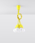 Lampa wisząca Diego 5-punktowa w kolorze żółtym. Posiada pięć opraw na żarówki, zawieszonych na żółtych kablach. Ujęcie z dołu, na białym tle, ukazujące elegancki design i kolorystykę.