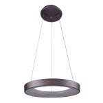 Brązowa lampa wisząca Giulia D48 LED z okrągłym, matowym kloszem i metalowym zawieszeniem. Ujęcie z boku, zawieszona na dwóch cienkich linkach, na jasnym tle, podkreślająca nowoczesny design i funkcjonalność.