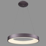 Brązowa lampa wisząca Giulia D48 LED o okrągłym kształcie, z matowym wykończeniem, zawieszona na cienkich linkach. Emituje miękkie, białe światło z wewnętrznego pierścienia, montowana sufitowo, na szarym tle.