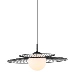Czarna lampa wisząca Sarah MDM-4000/1 BK z metalowym, okrągłym kloszem i przezroczystą kulistą żarówką. Ujęcie frontalne, lampa zawieszona na cienkim przewodzie, z dwoma okrągłymi, siatkowanymi osłonami.