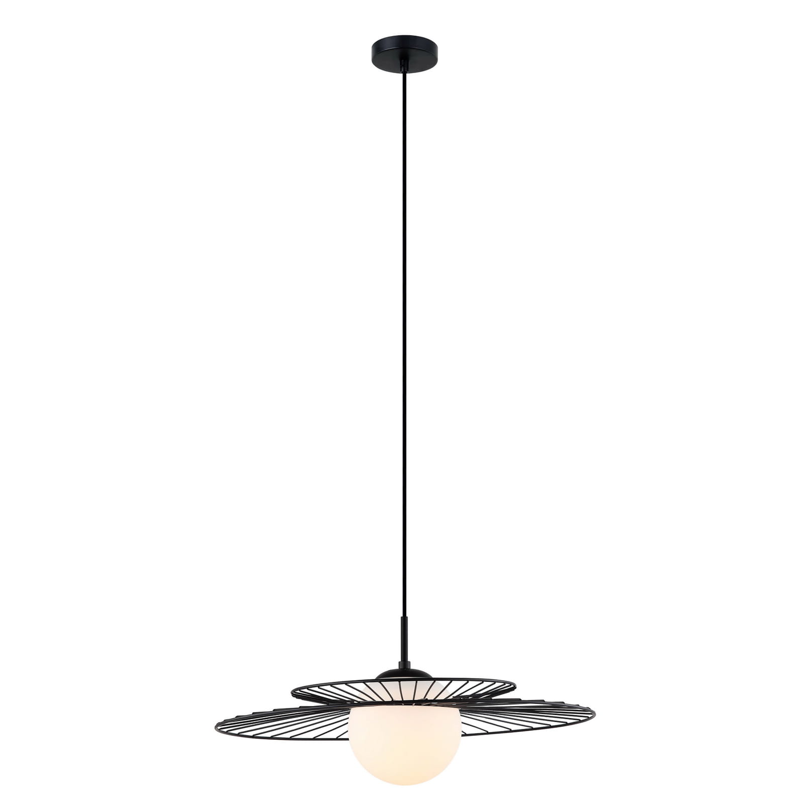 Czarna lampa wisząca Sarah MDM-4000/1 BK, z okrągłym, mlecznym kloszem i metalowym, siatkowym abażurem. Ujęcie z boku, zawieszona na cienkim kablu, w minimalistycznym stylu. Idealna do nowoczesnych wnętrz.