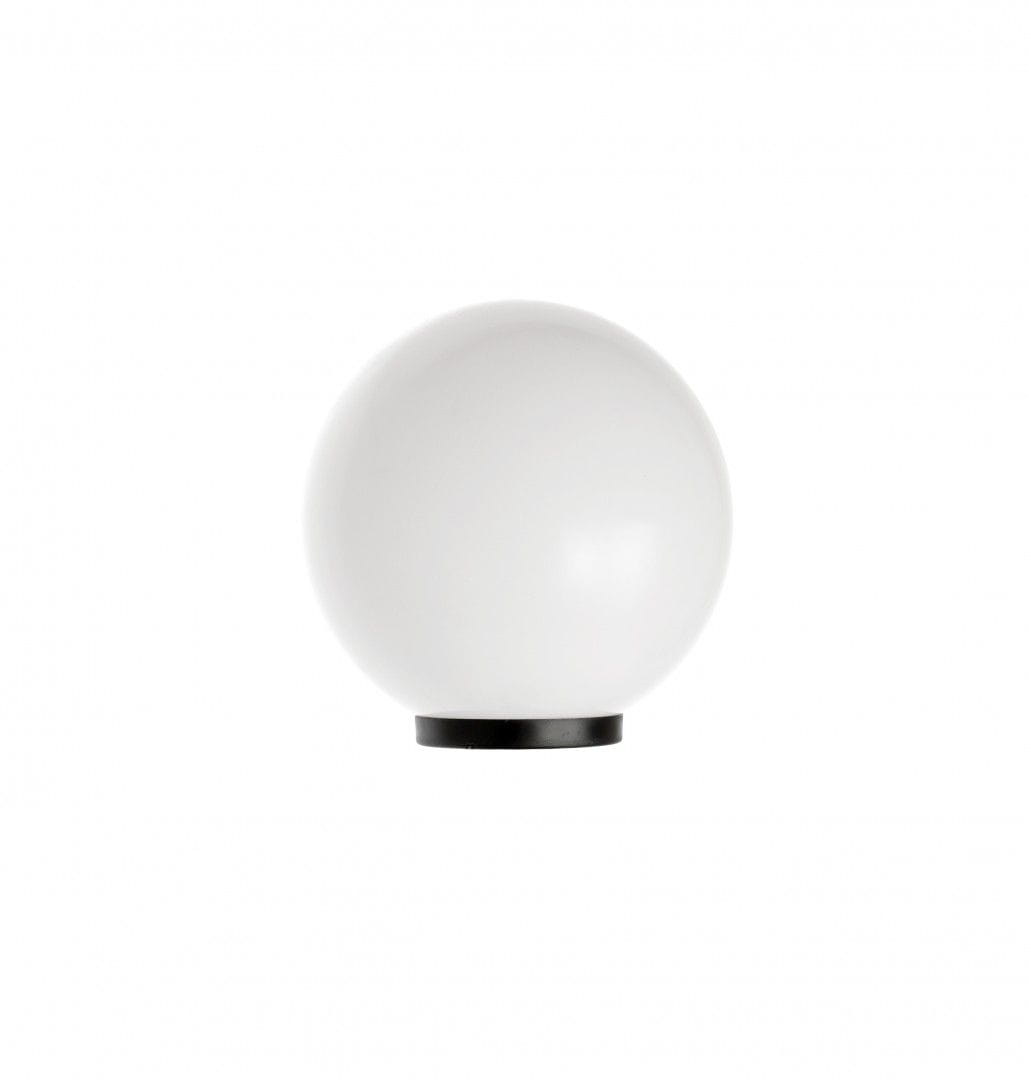 Stojąca lampa ogrodowa Alekule G 200 Z w kształcie białej kuli, umieszczona na czarnej podstawie. Produkt widoczny z przodu, na jednolitym tle. Idealna do oświetlenia przestrzeni zewnętrznych.