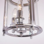 Lampa wisząca New York 3-punktowa z chromowanym wykończeniem, szklanym kloszem i trzema żarówkami w kształcie łzy. Ujęcie z bliska, pokazujące detale mocowania i dekoracyjne elementy.