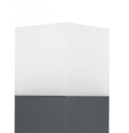 Lampa stojąca ogrodowa Cube Max 1-punktowa, z ciemnoszarym korpusem i białym, matowym kloszem. Ujęcie frontalne, z wyraźnym podziałem na dwa kolory. Idealna do oświetlenia przestrzeni zewnętrznych.