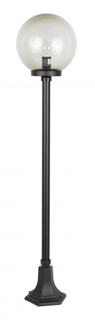 Lampa stojąca ogrodowa Kule Classic 250 H153, czarna, z przezroczystą kulistą osłoną, umieszczona na prostym, kwadratowym postumencie. Produkt w pozycji stojącej, o eleganckim designie, idealny do oświetlenia przestrzeni zewnętrznych.