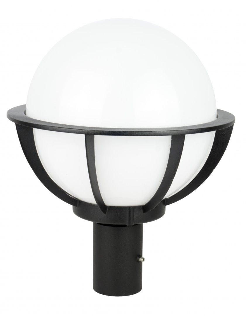 Czarna lampa stojąca ogrodowa Kule z Koszykiem 250 H130, z okrągłym, białym kloszem i metalową osłoną. Produkt zmontowany, widoczny z boku, przeznaczony do użytku zewnętrznego, idealny do ogrodu lub na taras.