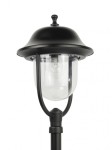 Czarna lampa stojąca ogrodowa Prince H117 z metalowym kloszem i przezroczystą osłoną. Wysoka konstrukcja z prostym uchwytem, zwieńczona dekoracyjnym daszkiem. Widok z boku, ukazujący źródło światła wewnątrz klosza.