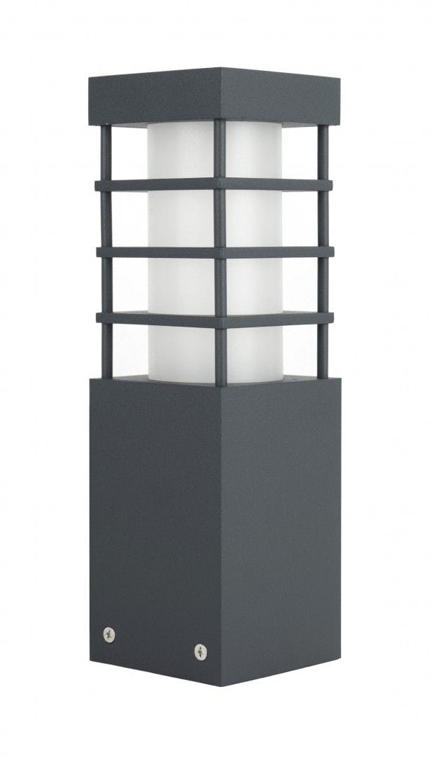 Lampa stojąca ogrodowa Rado II, 1-punktowa, w ciemnym popiele. Prosty, kwadratowy kształt z matowym, białym kloszem osłoniętym metalową kratką. Ujęcie frontalne, produkt stoi na stabilnej podstawie. Idealna do oświetlenia przestrzeni zewnętrznych.