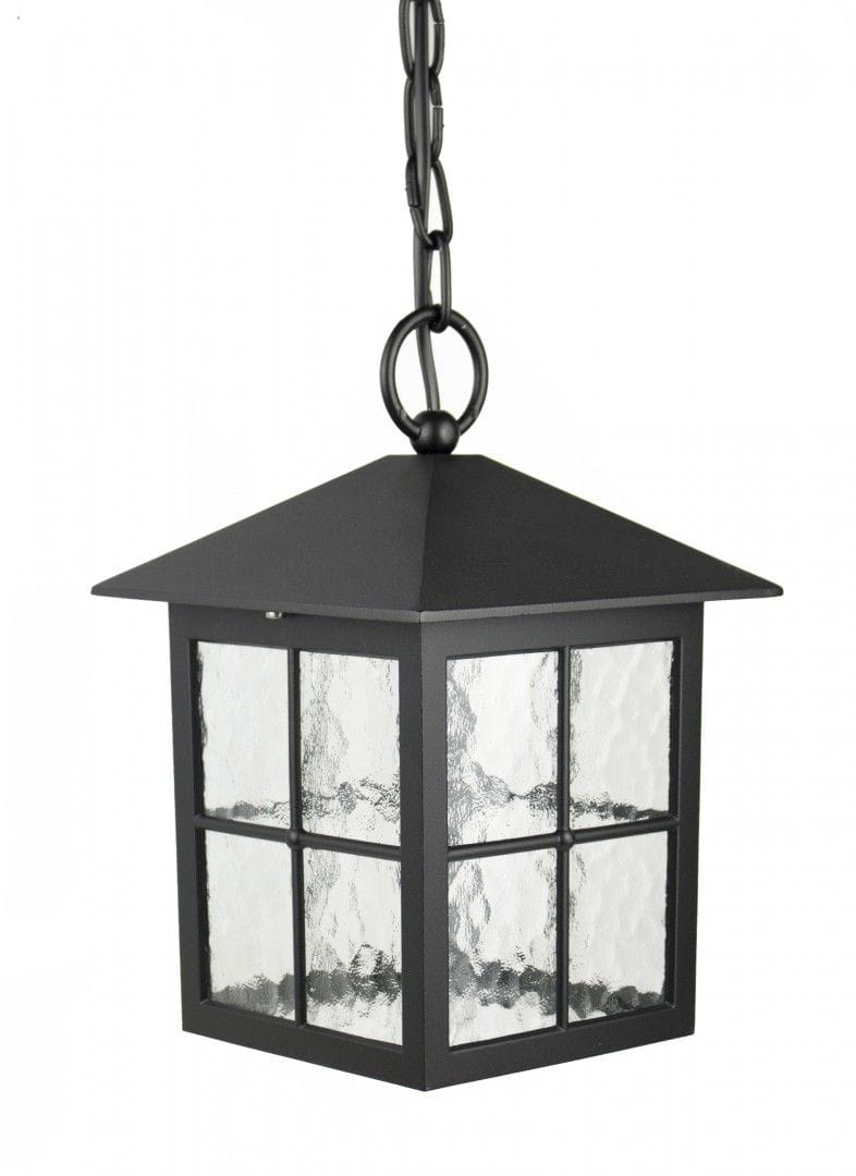 Czarna lampa wisząca ogrodowa Wenecja K 1018/1/KW z metalowym, płaskim dachem i przezroczystymi, fakturowanymi ściankami. Zawieszona na łańcuchu, prezentuje prostokątny kształt z czterema oknami. Idealna do oświetlenia przestrzeni zewnętrznych.