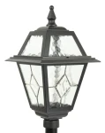 Lampa stojąca ogrodowa Witraż H160, 1-punktowa, czarna. Klosz w kształcie heksagonu z przezroczystego szkła, zdobiony wzorem diamentu. Ujęcie z boku, na metalowym słupku, z dekoracyjnym wierzchołkiem. Idealna do oświetlenia ogrodu.