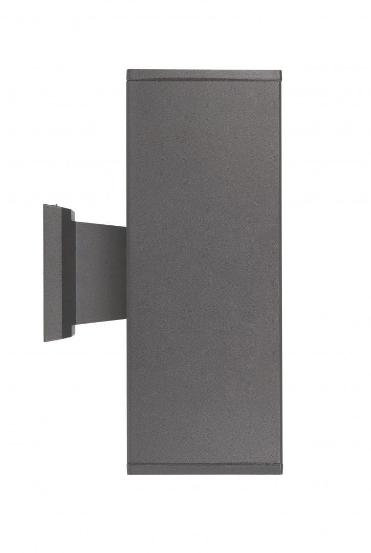 Kinkiet elewacyjny Adela 2-punktowy w kolorze ciemny popiel. Prosta, prostokątna obudowa, zamontowana na ścianie. Ujęcie frontalne, ukazujące jego minimalistyczny design i solidną konstrukcję.