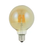Żarówka LED Globe G95 E27 o mocy 4W i barwie światła 2000K w kolorze bursztynowym. Okrągła, przezroczysta szklana obudowa z widocznymi żarnikami w kształcie prostokątów. Ujęcie frontalne, produkt stoi na płaskiej powierzchni.