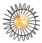 Lampa wisząca Arvi 3-punktowa, czarna, o okrągłej formie z metalowym, siatkowym abażurem. Widoczna żarówka w centralnej części. Ujęcie z góry, na białym tle, podkreślające nowoczesny design i minimalistyczny charakter lampy.