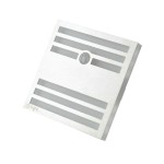 LED oprawa schodowa Pepers z czujnikiem ruchu, 12V, w kolorze srebrnym. Kwadratowy kształt z matowej stali, z białymi wstawkami i centralnym otworem czujnika. Światło w barwie ciepłej 3000K. Ujęcie frontalne. Idealna do oświetlenia schodów lub korytarzy.