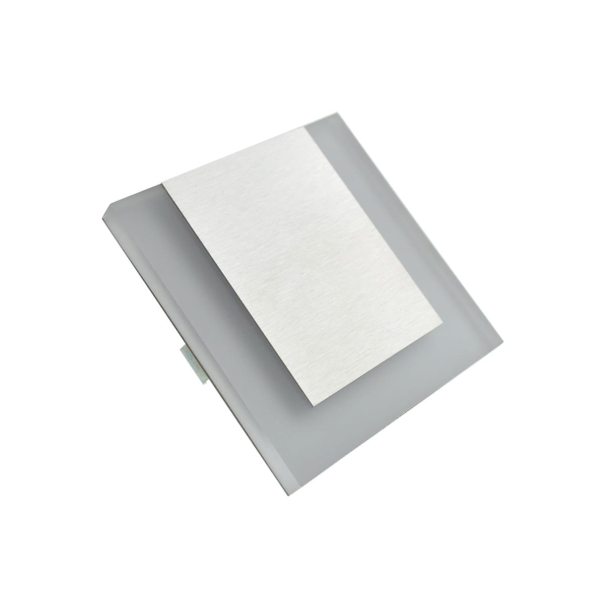 Oprawa schodowa Capri LED 230V o barwie ciepłej 3000K, w kształcie kwadratu, z matowym szklanym kloszem i metalowym wykończeniem. Widoczna z przodu, zamontowana w pozycji płaskiej, idealna do oświetlenia schodów.