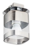 Lampa sufitowa Chroms O2611 P1 CH w kształcie cylindrycznym z metalową, chromowaną podstawą i przezroczystym kloszem. Widoczna żarówka LED w środku. Ujęcie frontalne, zawieszona pod sufitem na prostokątnej podstawie.