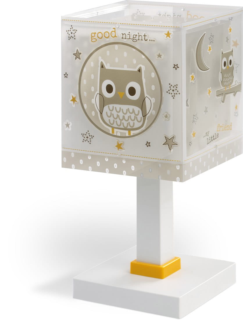 Lampka nocna 1-punktowa Dobranoc z białym, prostokątnym kloszem ozdobionym sową, gwiazdkami i napisem good night.... Stoi na białej podstawie z żółtym akcentem. Idealna do dziecięcego pokoju, tworzy przytulny nastrój.