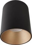 Lampa sufitowa Eye Tone 1-punktowa w kolorze czarnym z wewnętrzną złotą powłoką. Posiada cylindryczny kształt, matową powierzchnię i jest zamontowana na suficie, skierowana w dół. Idealna do nowoczesnych wnętrz.