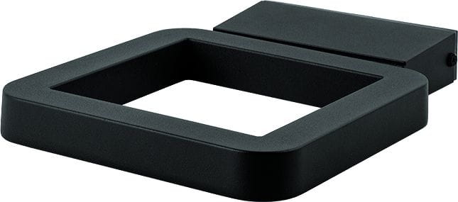 Thika LED kinkiet elewacyjny 1-punktowy 9120 w kolorze czarnym, o prostokątnym kształcie. Ujęcie z boku, pokazujące zamontowaną lampę, z widoczną szczeliną na źródło światła. Matowa faktura. Produkt przeznaczony do montażu na elewacjach.