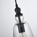 Lampa wisząca Paris w kolorze czarnym, z przezroczystym kloszem w kształcie dzwonu. Ujęcie zbliżeniowe na górną część lampy, z widocznym czarnym mocowaniem i żarówką w środku. Tło białe, co podkreśla transparentny materiał klosza.