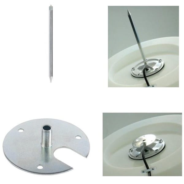 Akrzyżowa podstawa stalowa z otworem, metalowy stelaż z końcówką do wbicia w ziemię oraz element mocujący do lampy ogrodowej Cumulus S. Wszystkie elementy w kolorze srebrnym, przeznaczone do montażu lampy.