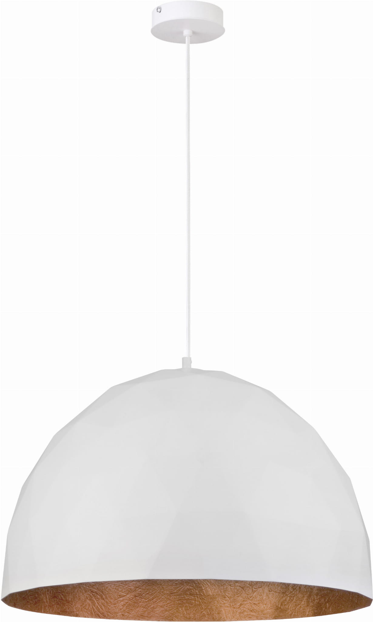 Lampa wisząca Diament D50 w kolorze białym z miedzianym wnętrzem. Posiada okrągły klosz o wielokątnej fakturze, zawieszony na białym przewodzie. Ujęcie frontalne, ukazujące detal konstrukcji oraz kolorystykę.
