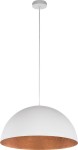 Lampa wisząca Sfera D50 w kolorze białym z miedzianym wnętrzem. Okrągły klosz w kształcie półkuli zawieszony na cienkim, białym przewodzie. Montaż sufitowy w prostym, minimalistycznym stylu.
