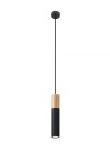 Lampa wisząca Pablo 1-punktowa w kolorze czarnym z drewnianym detalem u góry. Cylindryczny kształt, zawieszona na cienkim, czarnym przewodzie. Prosty design, idealna do nowoczesnych wnętrz. Tło białe.