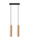 Lino lampa wisząca 2-punktowa SL.0637 z dwoma cylindrycznymi kloszami w kolorze naturalnego drewna, zawieszona na czarnych linkach. Górna część w formie prostokątnej podstawy w kolorze czarnym. Produkt w pozycji zwisającej.