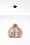 Lampa wisząca Aprilla SL.0639 o kształcie przypominającym kulę, wykonana z jasnego drewna, z widocznym żarowaniem w środku. Zawieszona na czarnym kablu, umieszczona w centralnej części białego tła. Idealna do nowoczesnych wnętrz.
