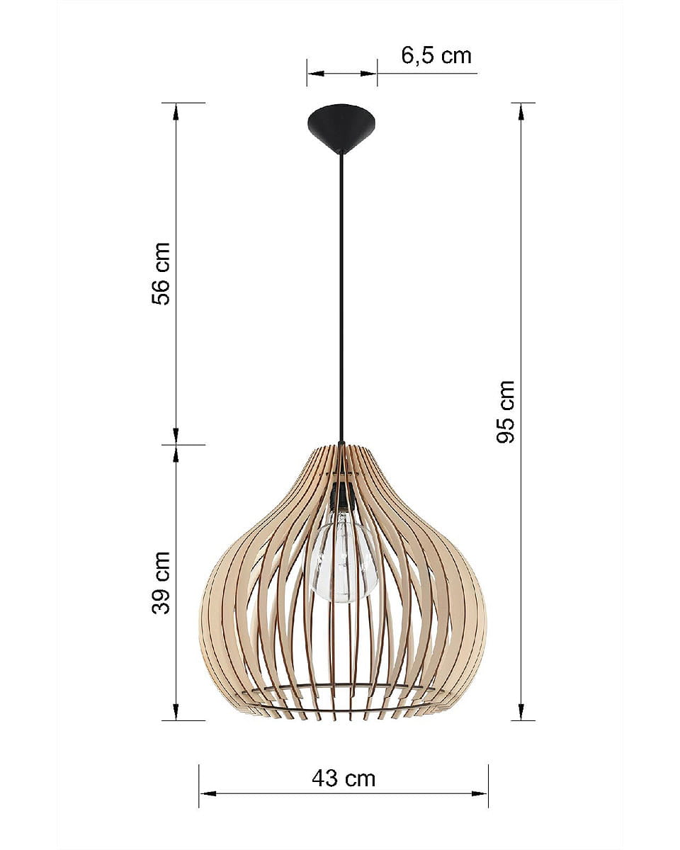 Lampa wisząca Aprilla SL.0639 o kształcie przypominającym kulę, wykonana z drewna w kolorze naturalnym. Wymiary: wysokość 39 cm, średnica 43 cm. Zawieszona na czarnym przewodzie, z minimalistycznym stropem o średnicy 6,5 cm.