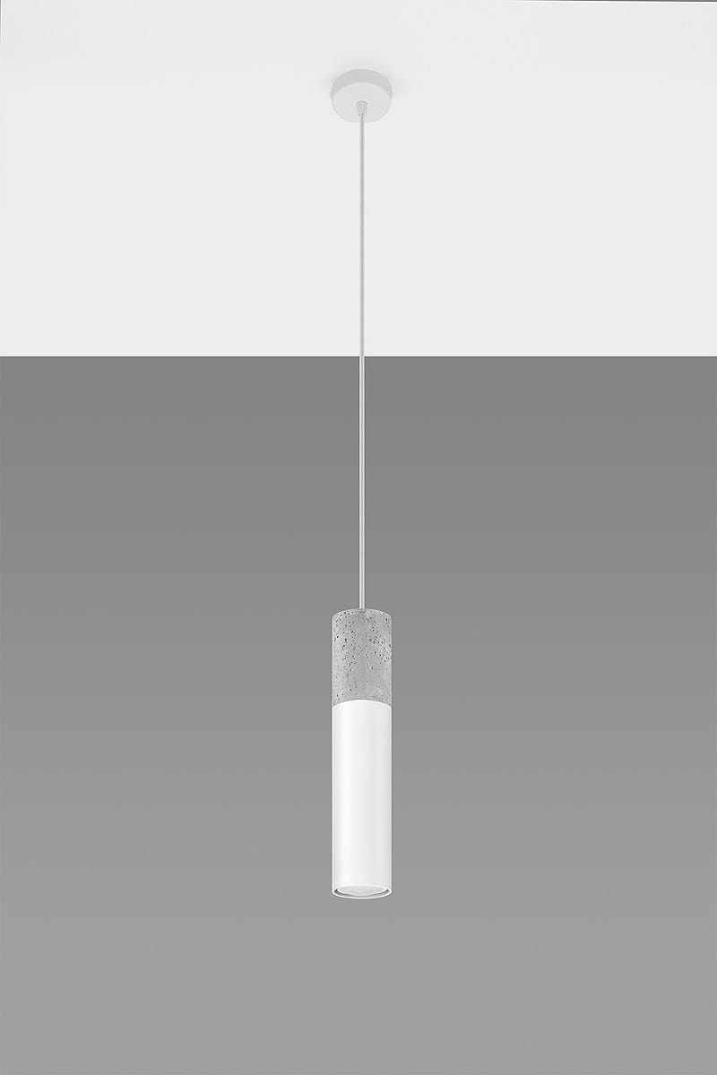 Lampa wisząca Borgio w kolorze białym z betonowym kloszem. Cylindryczny kształt z białym dolnym segmentem i szarym górnym, zawieszona na cienkim, białym przewodzie. Prosta forma, idealna do nowoczesnych wnętrz. Tło szare, minimalne.