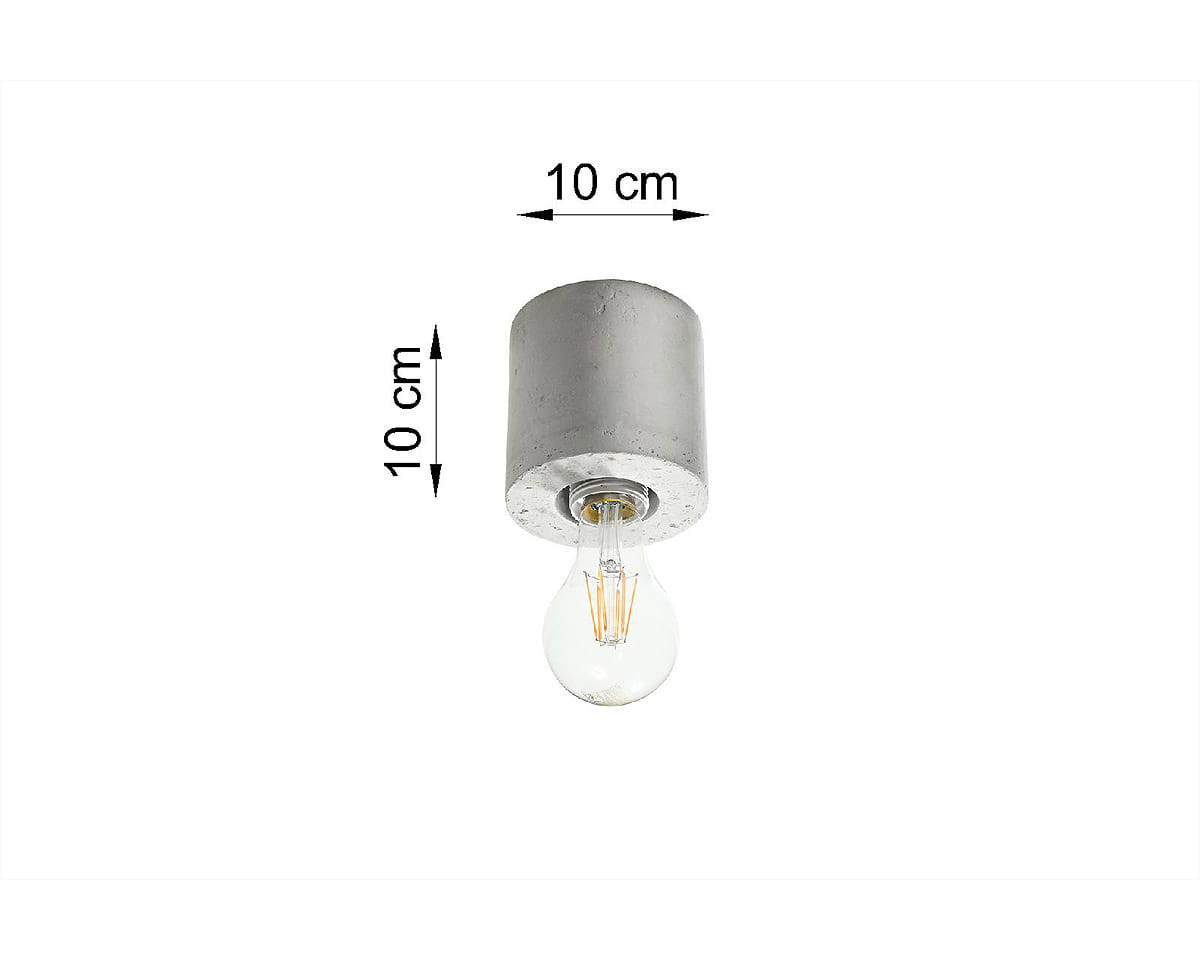 Lampa sufitowa Salgado Beton 1-punktowa SL.0678 w kształcie cylindrycznym, wykonana z szarego betonu. Wymiary: 10 cm wysokości i średnicy. Widoczna żarówka w dolnej części, zawieszona w pozycji stojącej. Tło białe, proste.