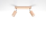 Lampa sufitowa Berg 2-punktowa SL.0702 z drewnianymi kloszami w naturalnym kolorze. Ułożona poziomo, z dwoma okrągłymi kloszami, zamocowana na prostokątnej podstawie. Klosze regulowane w kierunku światła, metalowe mocowania. Tło białe.