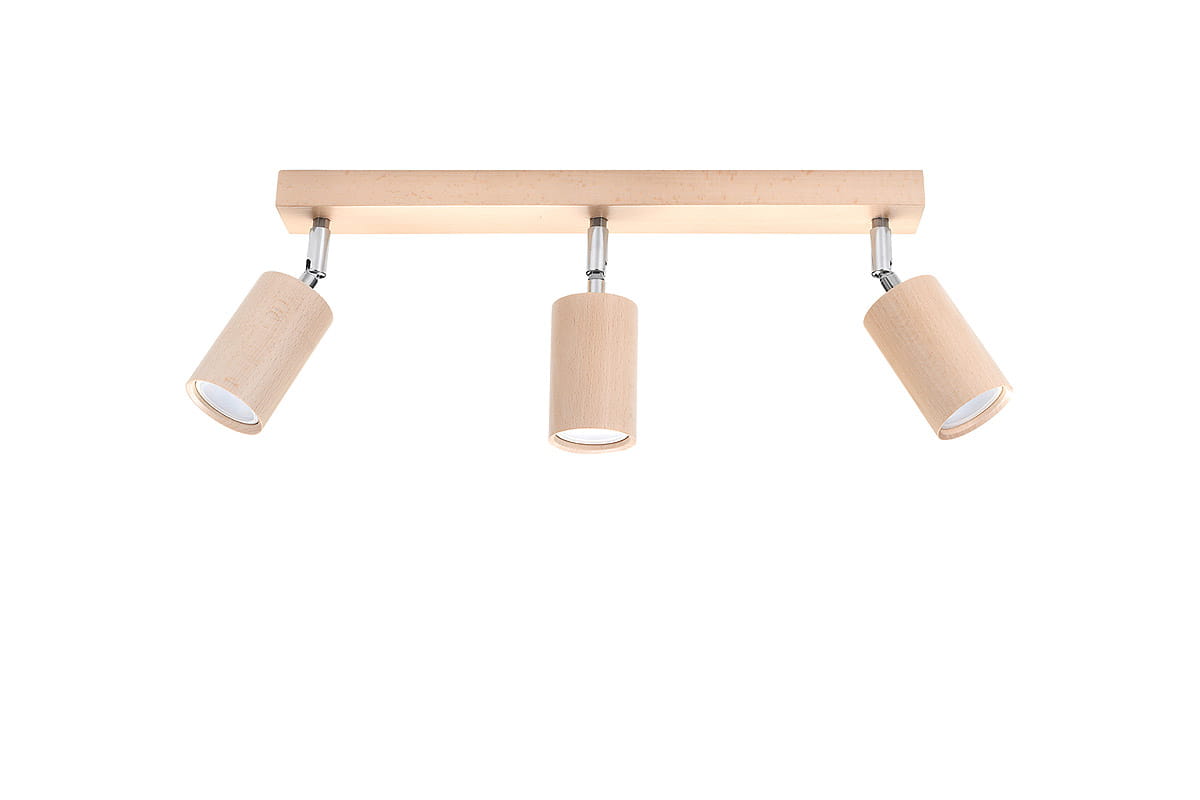 Lampa sufitowa Berg 3-punktowa SL.0703 w kolorze naturalnego drewna z metalowymi detalami. Ułożona poziomo, z trzema cylindrycznymi reflektorami, skierowanymi w różnych kierunkach, na prostokątnej podstawie. Proste tło podkreśla minimalistyczny design.