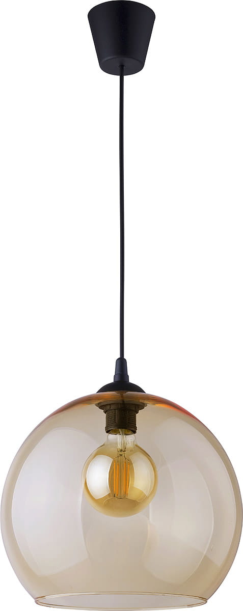 Lampa wisząca Cubus 1-punktowa w bursztynowym kolorze. Szklany klosz w kształcie kuli z widoczną żarówką, zawieszona na cienkim, czarnym kablu. Metalowy uchwyt sufitowy w kolorze czarnym.