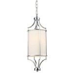 Lampa wisząca Lunga Cromo o jednolitym, chromowanym wykończeniu, z białym, opalizującym kloszem w kształcie prostokąta. Zawieszona na łańcuchu, z eleganckim, ozdobnym wykończeniem. Idealna do nowoczesnych wnętrz.