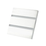 Vox LED oprawa schodowa 230V w kolorze aluminiowym, z trzema równoległymi szczelinami. Ujęcie z boku, produkt leżący. Barwa neutralna 4000K, przeznaczona do oświetlenia schodów. Tło białe, co podkreśla nowoczesny design.